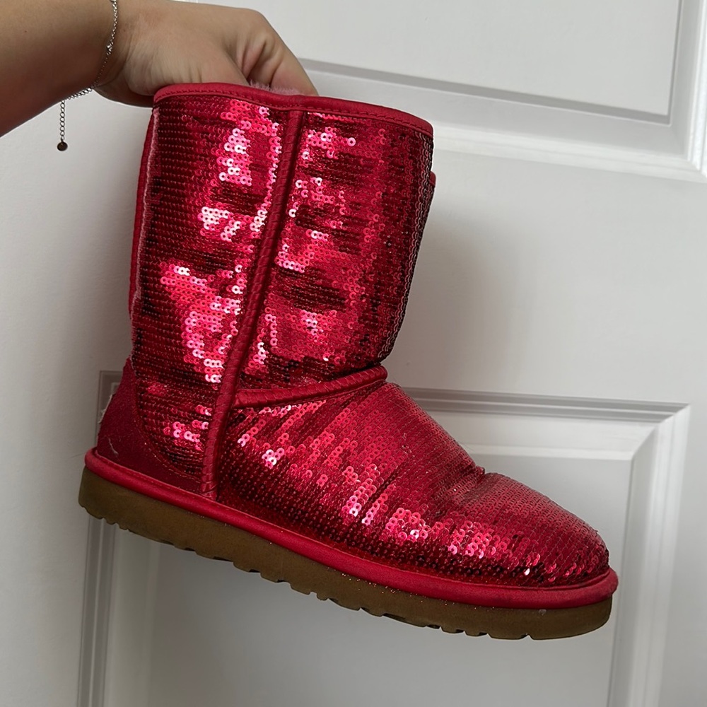 Pink Sparkly UGGS💖